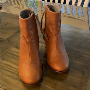 Toms leather boots